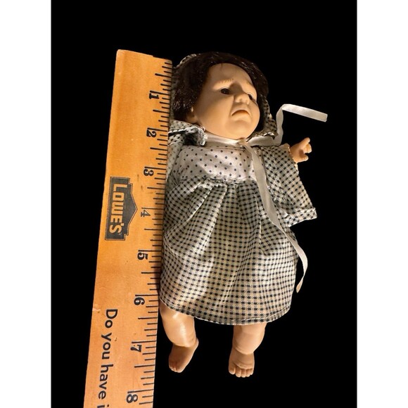 Vintage GiGo Pouty Expression Girl Bean Bag Doll 90s Crying Sad Baby 7.5 Bonet - Picture 7 of 7